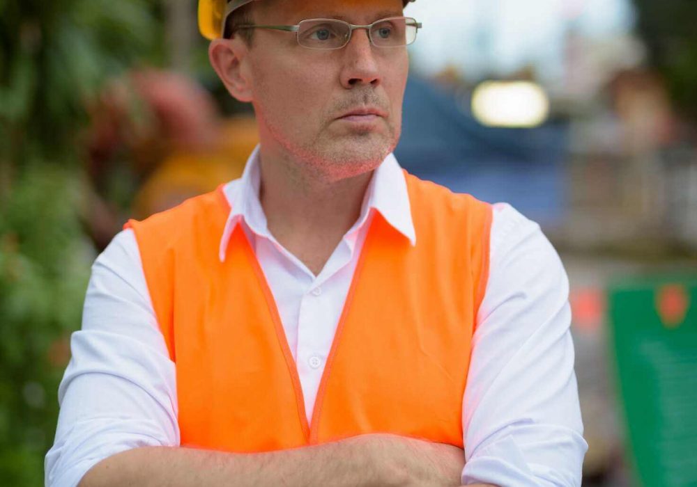 mature-man-construction-worker-at-the-construction-FTLJFW5.jpg